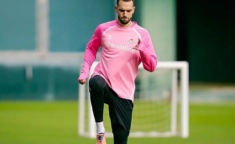 Pau López ya trabaja sobre el césped en su recuperación Pau López ya trabaja sobre el césped en su recuperación