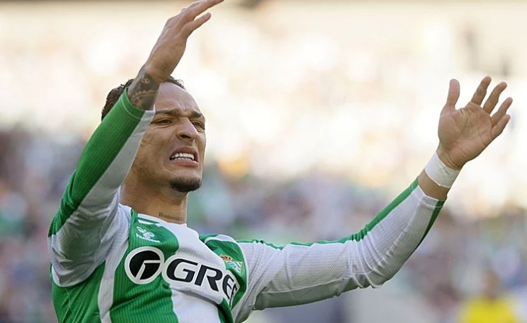 El Betis presentará alegaciones por Antony para que pueda jugar el derbi El Betis presentará alegaciones por Antony para que pueda jugar el derbi
