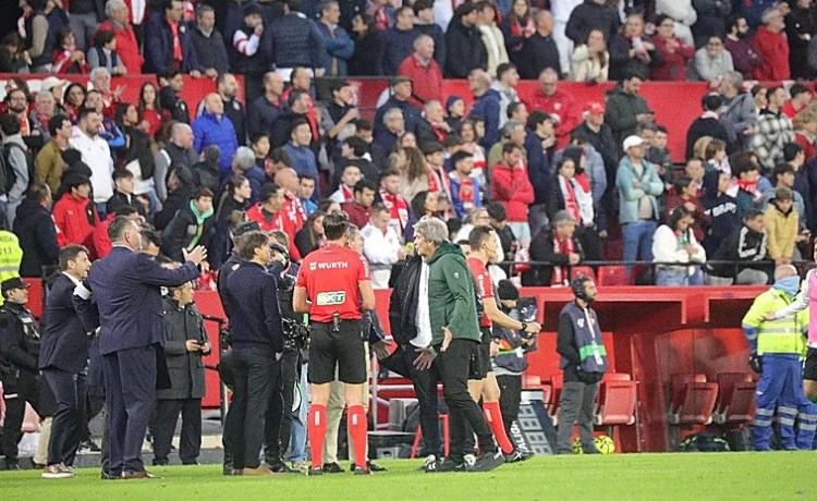 El acta de Munuera Montero relata la advertencia de suspensión del derbi Sevilla – Betis El acta de Munuera Montero relata la advertencia de suspensión del derbi Sevilla – Betis