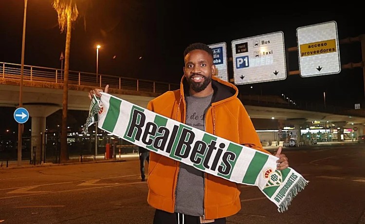 Bakambu: «Espero ganar un trofeo con el Betis» Bakambu: «Espero ganar un trofeo con el Betis»