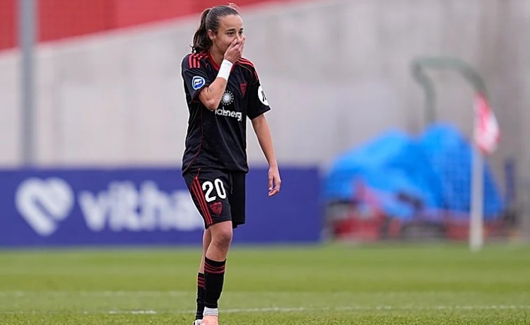 Rosa Márquez se defiende de las críticas por su fichaje por el Sevilla: «Me parece un poco hipócrita» Rosa Márquez se defiende de las críticas por su fichaje por el Sevilla: «Me parece un poco hipócrita»