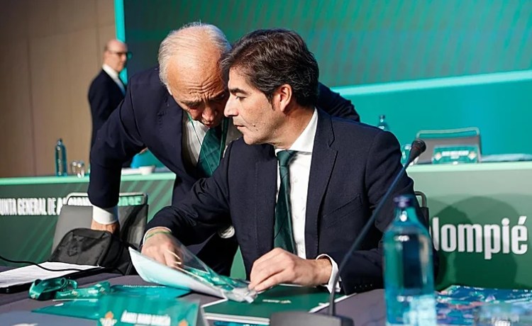 Haro se compromete a recuperar la Oficina de Atención al Bético Haro se compromete a recuperar la Oficina de Atención al Bético