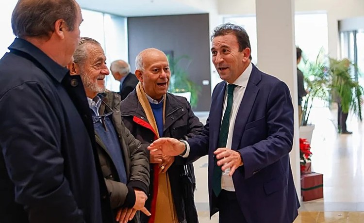 El Betis y el mercado de fichajes de enero: «Todo el dinero se pondrá en el terreno de juego» El Betis y el mercado de fichajes de enero: «Todo el dinero se pondrá en el terreno de juego»