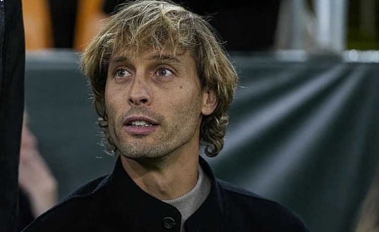 Canales, tras su homenaje en la Cartuja: «Uno puede estar lejos, pero el sentimiento no cambia» Canales, tras su homenaje en la Cartuja: «Uno puede estar lejos, pero el sentimiento no cambia»