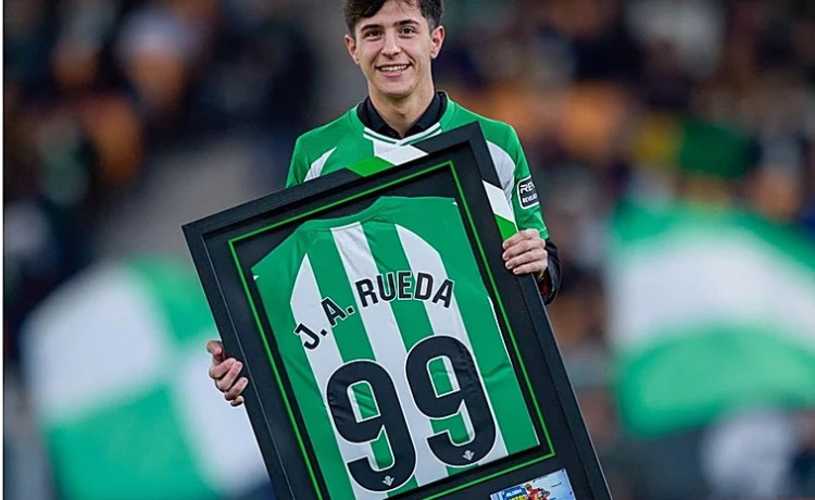Reconocimiento del Betis a José Antonio Rueda Reconocimiento del Betis a José Antonio Rueda