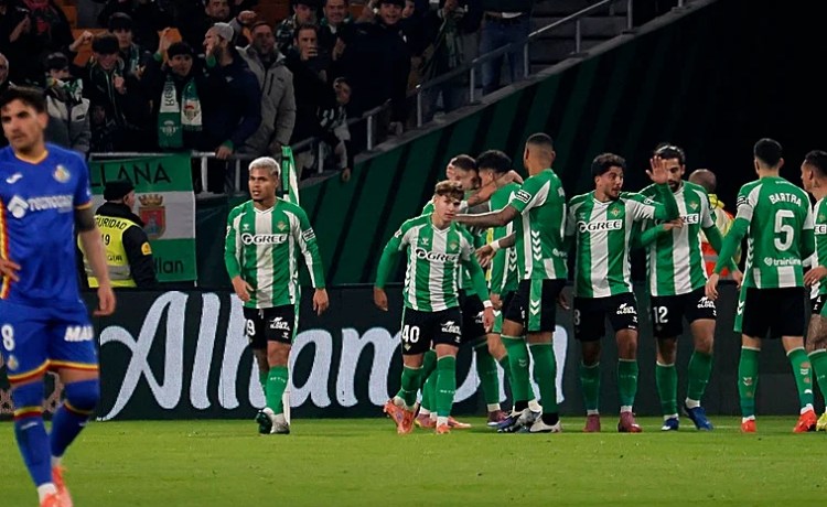 Horario nocturno en once de los catorce partidos del Betis en la Cartuja Horario nocturno en once de los catorce partidos del Betis en la Cartuja