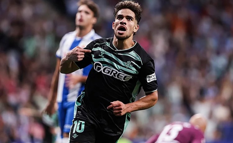 Abde mira al futuro: «Es muy ilusionante lo que nos queda con el Betis» Abde mira al futuro: «Es muy ilusionante lo que nos queda con el Betis»