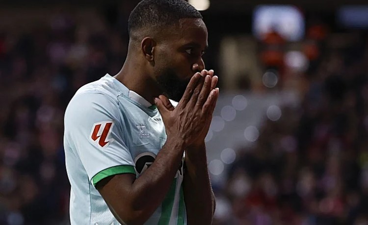 Bakambu: «La vida es una serie de altibajos» Bakambu: «La vida es una serie de altibajos»