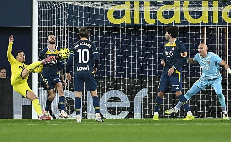 El Betis consolida la quinta plaza tras la derrota del Espanyol ante el Villarreal El Betis consolida la quinta plaza tras la derrota del Espanyol ante el Villarreal