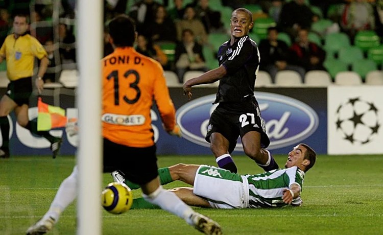 Kompany recuerda un partido contra el Betis al referirse a lo sucedido con Vinicius Kompany recuerda un partido contra el Betis al referirse a lo sucedido con Vinicius