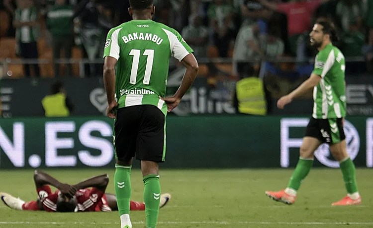 El Betis no aprovecha la derrota del Villarreal y el Celta se acerca a tres puntos El Betis no aprovecha la derrota del Villarreal y el Celta se acerca a tres puntos