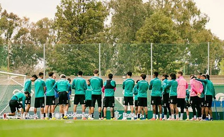 Antony sigue al margen en el Betis y Pablo García se entrena con el filial Antony sigue al margen en el Betis y Pablo García se entrena con el filial