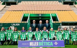 El Betis arraca su semana de la Mujer Bética con el acto ’13 socias, 13 barras’ El Betis arraca su semana de la Mujer Bética con el acto ’13 socias, 13 barras’