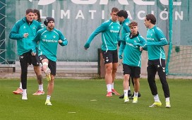 Aitor Ruibal regresa a un entrenamiento del Betis que vuelve a contar con Antony Aitor Ruibal regresa a un entrenamiento del Betis que vuelve a contar con Antony