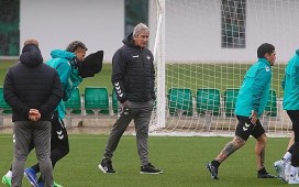 Pellegrini pasa página del derbi: «No quiere decir que el equipo vaya a tener un bajón» Pellegrini pasa página del derbi: «No quiere decir que el equipo vaya a tener un bajón»