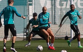 Amrabat y Natan, en la lista de convocados para la ‘final’ ante el Panathinaikos Amrabat y Natan, en la lista de convocados para la ‘final’ ante el Panathinaikos