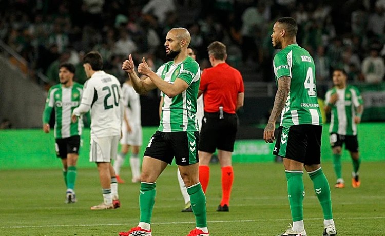 Amrabat reordena al Betis desde un retorno marcado por la constancia Amrabat reordena al Betis desde un retorno marcado por la constancia