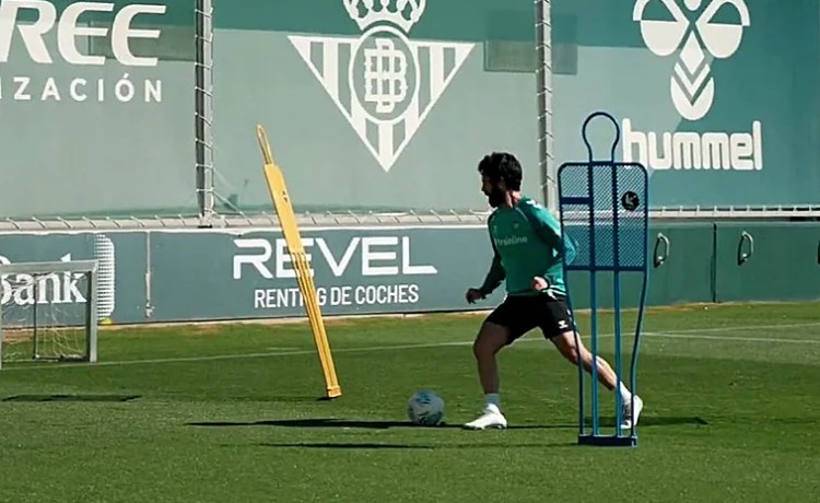 El vídeo del Betis sobre la recuperación de Isco: «Sumando sensaciones» El vídeo del Betis sobre la recuperación de Isco: «Sumando sensaciones»