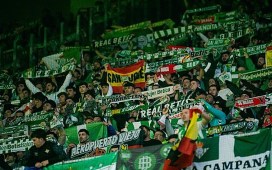 Las quejas de los aficionados del Betis con el trato a la entrada al estadio en Braga Las quejas de los aficionados del Betis con el trato a la entrada al estadio en Braga