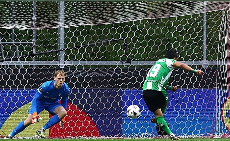 Cucho encuentra el gol en Europa Cucho encuentra el gol en Europa