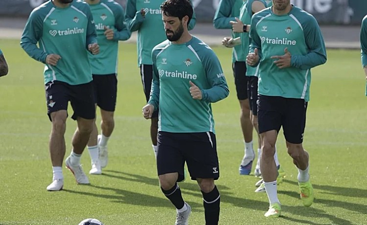 Ortiz y Junior, únicas ausencias en el entrenamiento del Betis pensando en Osasuna Ortiz y Junior, únicas ausencias en el entrenamiento del Betis pensando en Osasuna