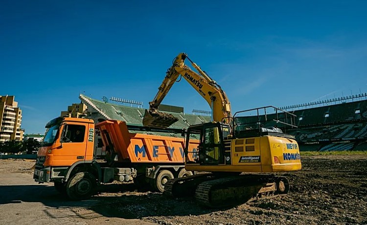 Comienzan las obras del nuevo estadio Benito Villamarín Comienzan las obras del nuevo estadio Benito Villamarín
