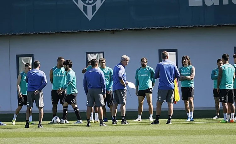 El Betis, con Isco, termina de preparar el histórico duelo ante el Sporting de Braga en la ciudad deportiva El Betis, con Isco, termina de preparar el histórico duelo ante el Sporting de Braga en la ciudad deportiva