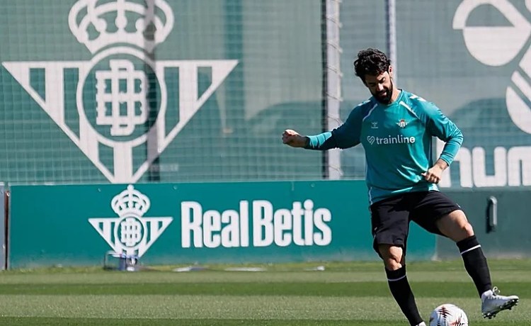 Pellegrini celebra la vuelta de Isco y avisa: «No queremos exigirlo más antes de tiempo» Pellegrini celebra la vuelta de Isco y avisa: «No queremos exigirlo más antes de tiempo»