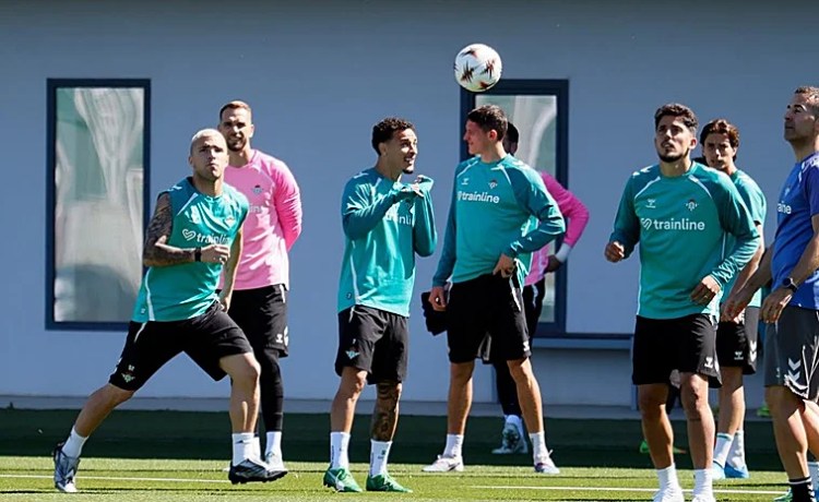 El otro interés del Betis en el duelo con Alemania por la plaza extra Champions El otro interés del Betis en el duelo con Alemania por la plaza extra Champions