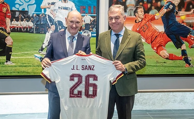 Rafael Louzán se deshace en elogios hacia el Betis: «Nos permiten tener una gran final» Rafael Louzán se deshace en elogios hacia el Betis: «Nos permiten tener una gran final»