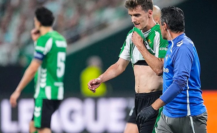Diego Llorente: «Cuando hay un choque de cabezas, el partido se para al momento; felicito al árbitro porque ha hecho lo que le ha dado la gana» Diego Llorente: «Cuando hay un choque de cabezas, el partido se para al momento; felicito al árbitro porque ha hecho lo que le ha dado la gana»