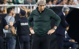 El descalabro en Europa deja en el aire el futuro de Pellegrini en el Betis El descalabro en Europa deja en el aire el futuro de Pellegrini en el Betis