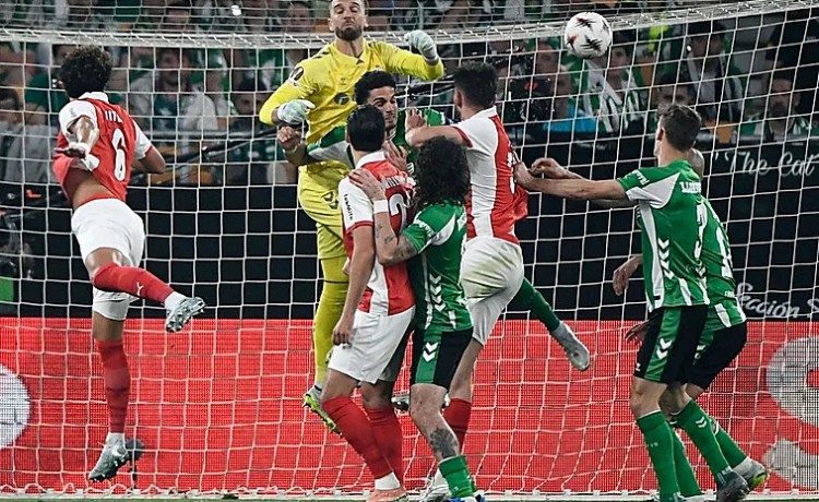 La discutida titularidad de Pau López y el argumento de Pellegrini La discutida titularidad de Pau López y el argumento de Pellegrini