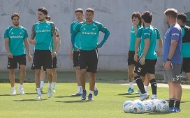 Caras serias en el último entrenamiento antes del Girona – Betis Caras serias en el último entrenamiento antes del Girona – Betis