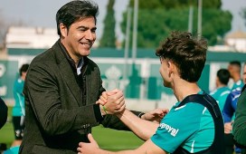 La visita de Haro y Catalán al entrenamiento del Betis para apoyar al equipo La visita de Haro y Catalán al entrenamiento del Betis para apoyar al equipo