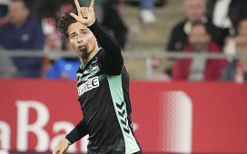 Riquelme, su primer tanto en LaLiga con el Betis y el bonito mensaje en lengua de signos en cada gol Riquelme, su primer tanto en LaLiga con el Betis y el bonito mensaje en lengua de signos en cada gol