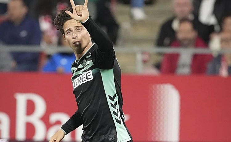 Riquelme, su primer tanto en LaLiga con el Betis y el bonito mensaje en lengua de signos en cada gol Riquelme, su primer tanto en LaLiga con el Betis y el bonito mensaje en lengua de signos en cada gol