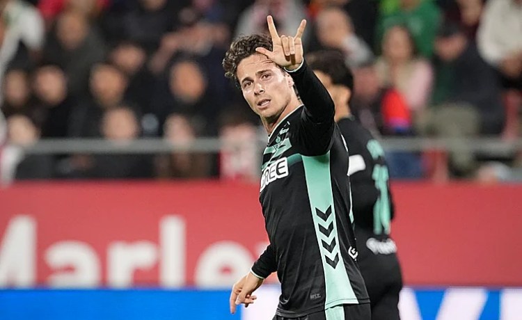 Riquelme: «Es vital para el club tener la quinta plaza asegurada» Riquelme: «Es vital para el club tener la quinta plaza asegurada»