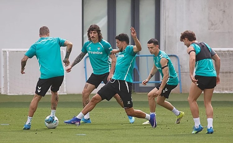 Alineaciones probables del Real Betis – Real Madrid de LaLiga EA Sports 2025-2026: onces y banquillo de suplentes Alineaciones probables del Real Betis – Real Madrid de LaLiga EA Sports 2025-2026: onces y banquillo de suplentes