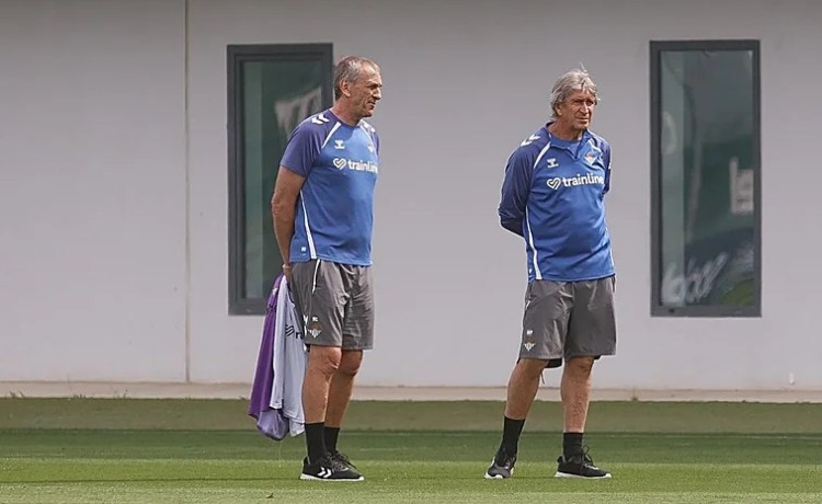 Pellegrini pone en valor su trabajo en el Betis: «Seis años seguidos en Europa sólo lo hacen Madrid, Barcelona y Atlético» Pellegrini pone en valor su trabajo en el Betis: «Seis años seguidos en Europa sólo lo hacen Madrid, Barcelona y Atlético»