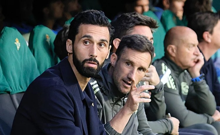 Arbeloa se queja de Soto Grado y la acción previa al 1-1: «Para mí es falta muy clara» Arbeloa se queja de Soto Grado y la acción previa al 1-1: «Para mí es falta muy clara»