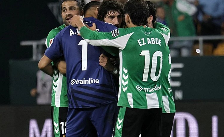 Los rivales hacen todavía mejor el gran punto del Betis ante el Madrid Los rivales hacen todavía mejor el gran punto del Betis ante el Madrid