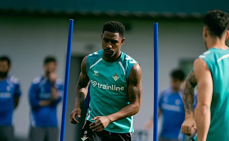 Assane Diao visita a sus antiguos compañeros y Junior vuelve al grupo Assane Diao visita a sus antiguos compañeros y Junior vuelve al grupo