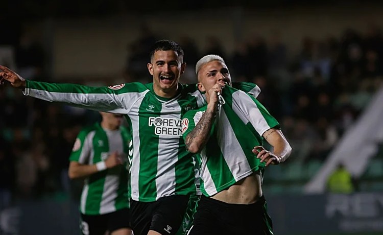 El Betis Deportivo apura sus opciones de permanencia ante el Antequera: «Vamos a dar mucha guerra» El Betis Deportivo apura sus opciones de permanencia ante el Antequera: «Vamos a dar mucha guerra»