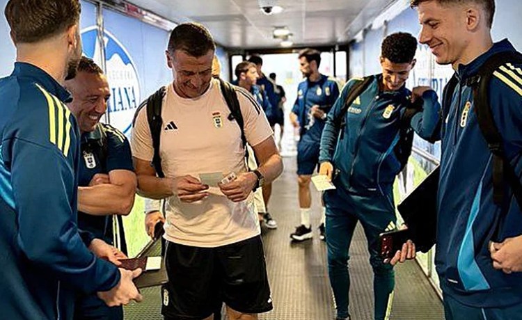 Ejaria, ausencia en la convocatoria del Oviedo ante el Betis Ejaria, ausencia en la convocatoria del Oviedo ante el Betis
