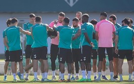 El Betis ya mira a la Real: recuperación para los titulares y trabajo específico para Ricardo El Betis ya mira a la Real: recuperación para los titulares y trabajo específico para Ricardo