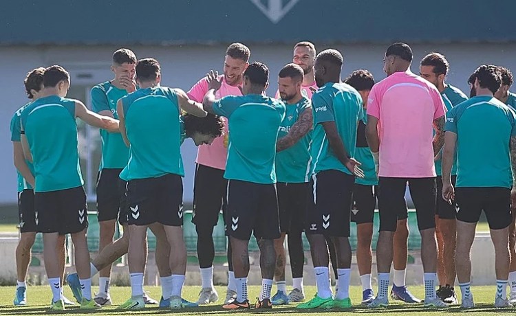 El Betis ya mira a la Real: recuperación para los titulares y trabajo específico para Ricardo El Betis ya mira a la Real: recuperación para los titulares y trabajo específico para Ricardo