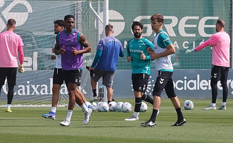 Junior Firpo sigue acumulando entrenamientos con el grupo Junior Firpo sigue acumulando entrenamientos con el grupo