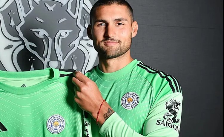 La pesadilla de Fran Vieites: de jugar en Europa con el Betis a bajar a Tercera con el Leicester sin disputar un solo minuto La pesadilla de Fran Vieites: de jugar en Europa con el Betis a bajar a Tercera con el Leicester sin disputar un solo minuto