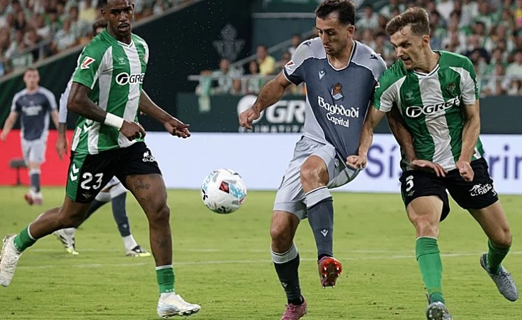La Real Sociedad, enemigo acérrimo, vuelve a cruzarse en el camino del Betis La Real Sociedad, enemigo acérrimo, vuelve a cruzarse en el camino del Betis